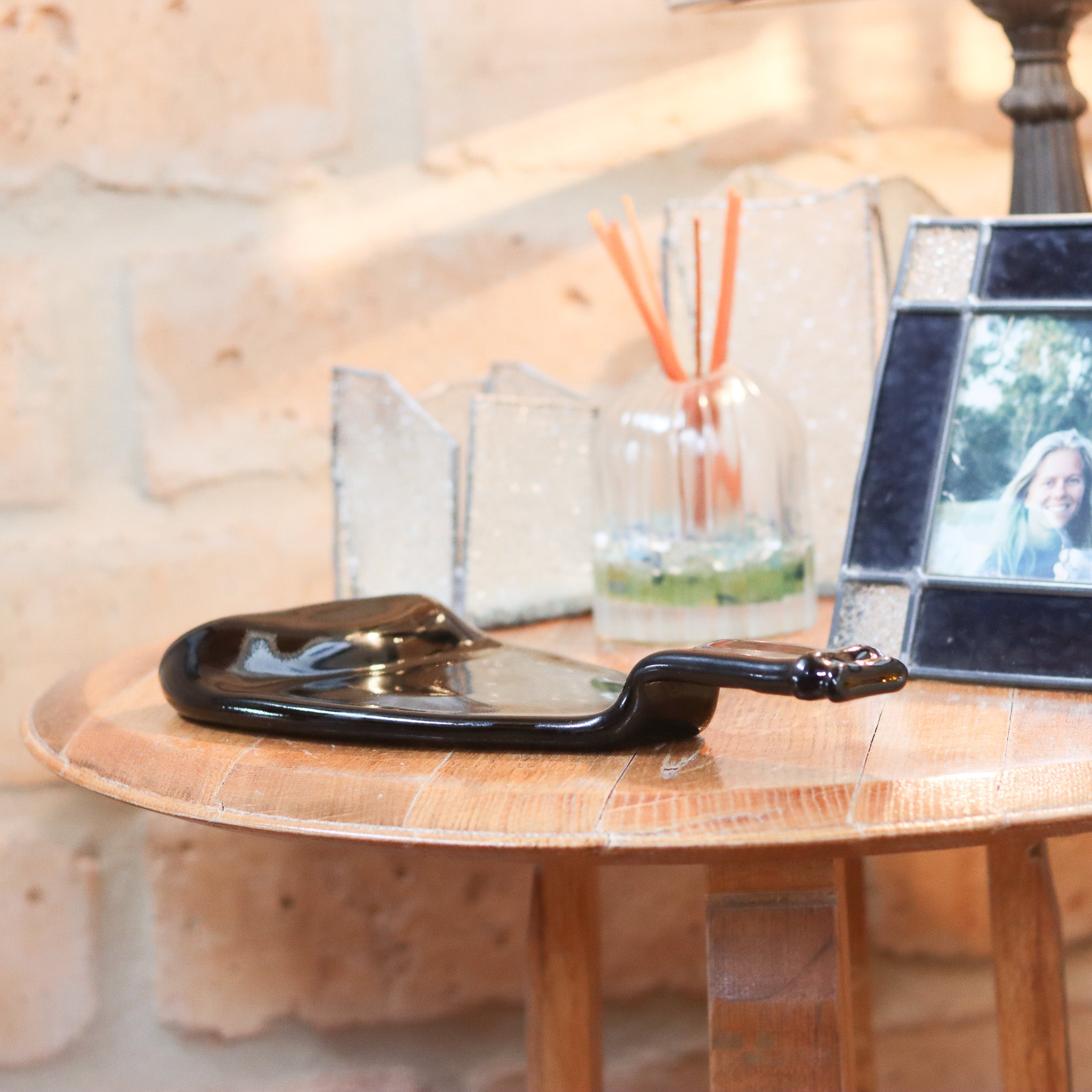 Prestige Bottle Platter, universal in it's use. Modern Aesthetics: Embodying the marriage of classic elegance with modern sophistication, it enhances any room it graces.